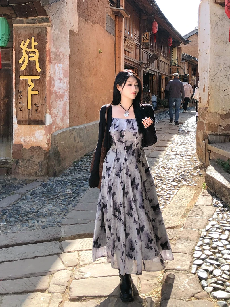 月半鱼【墨蝶】法式水墨画碎花吊带连衣裙女春季显瘦设计感气质长裙