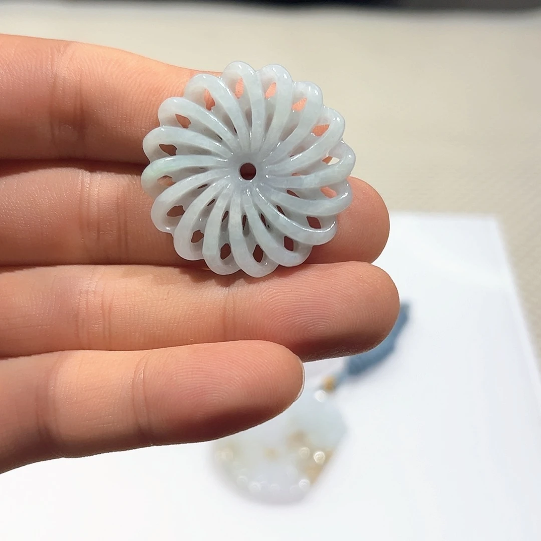 翡翠未镶嵌颈饰挂件