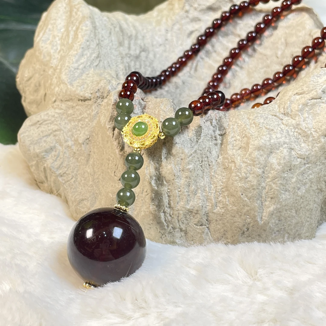 和乐珠宝-天然缅甸血珀23+mm项链吊坠毛衣链轻奢百搭休闲时尚