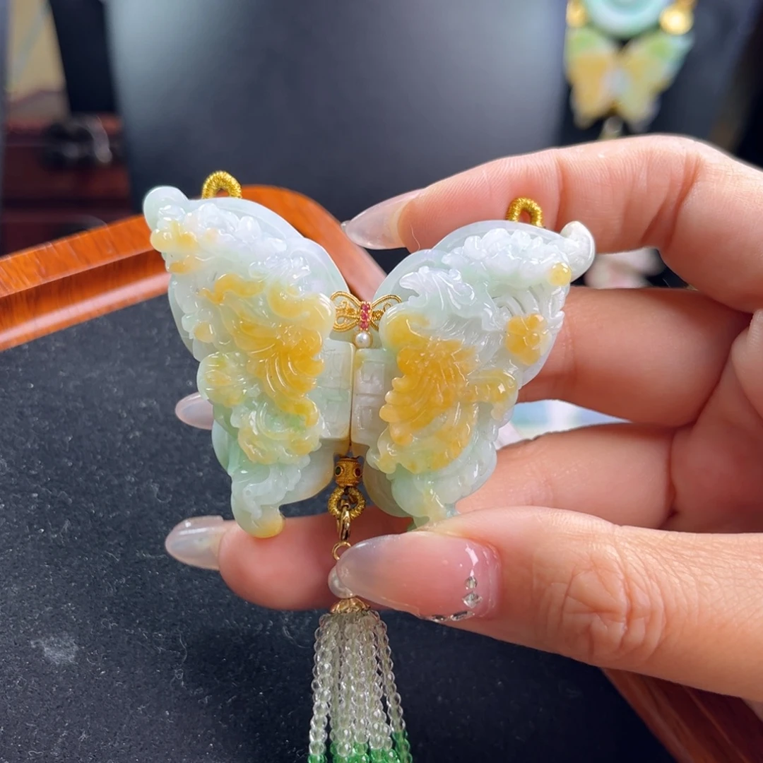 颈饰未镶嵌翡翠凤凰蝴蝶