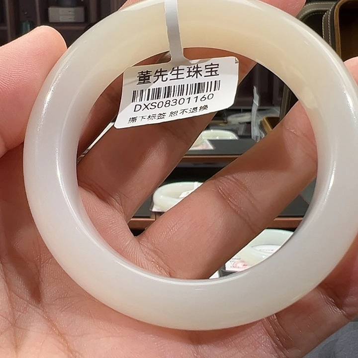 用***妈未镶嵌手镯和田玉（白玉）