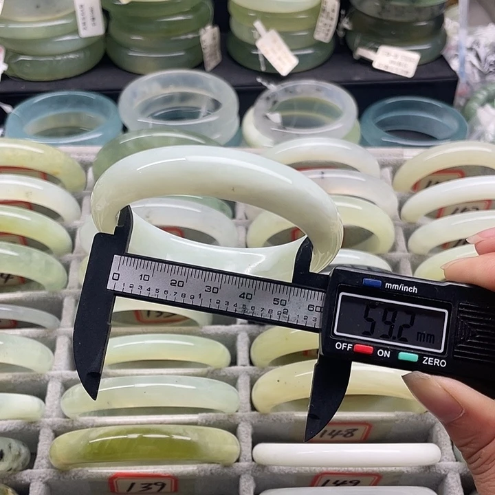 蛇纹石玉未镶嵌手镯139
