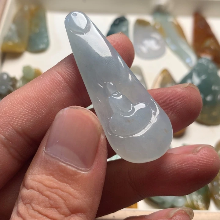 胖***了翡翠未镶嵌颈饰翡翠