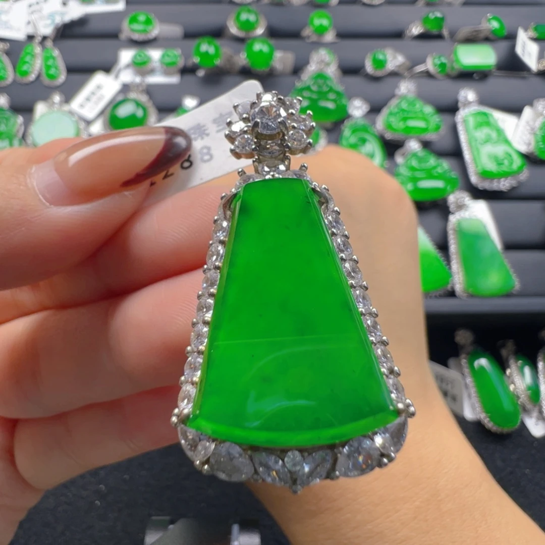 翡翠银S925镶嵌颈饰无事牌