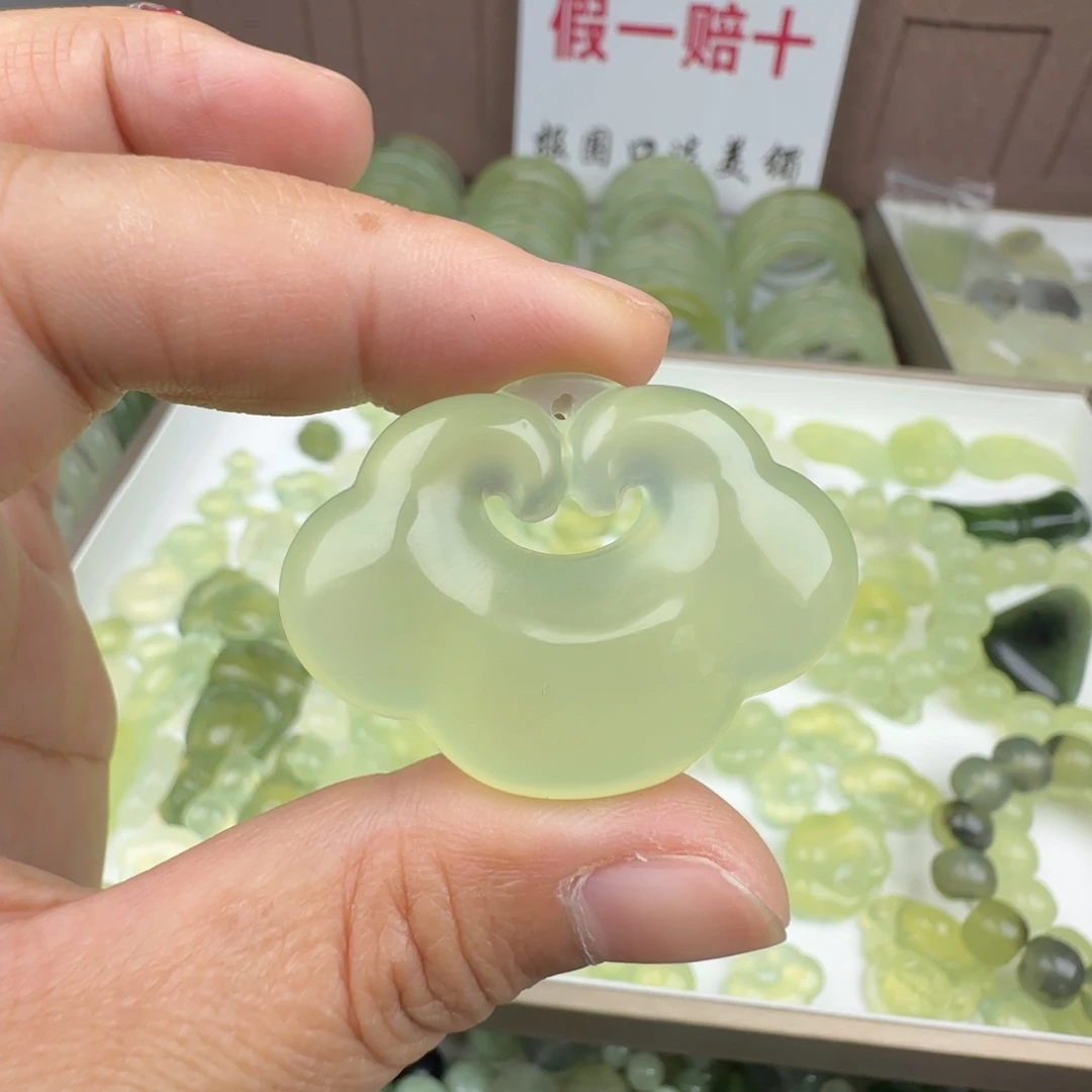 蛇纹石玉未镶嵌颈饰