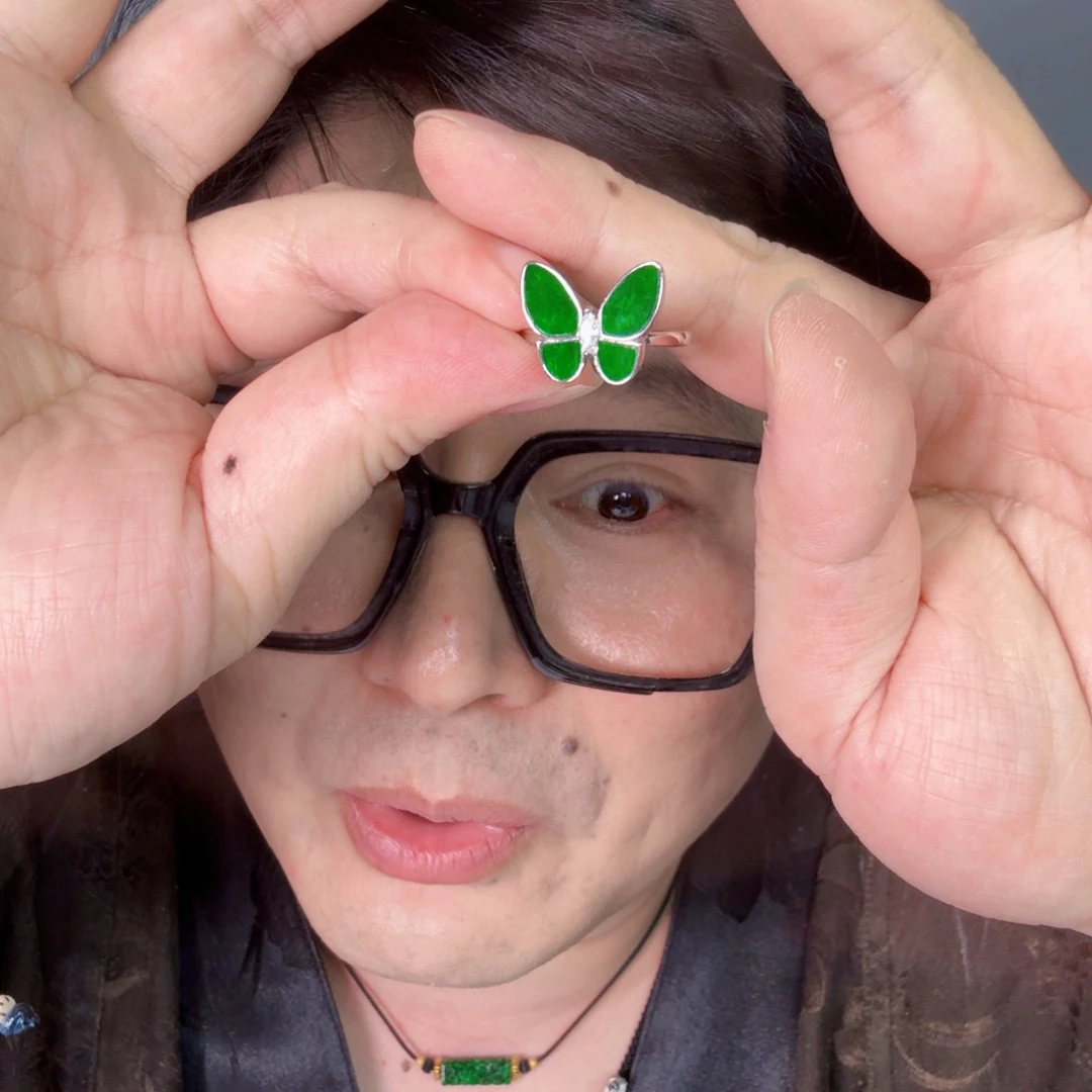颈饰未镶嵌翡翠一件