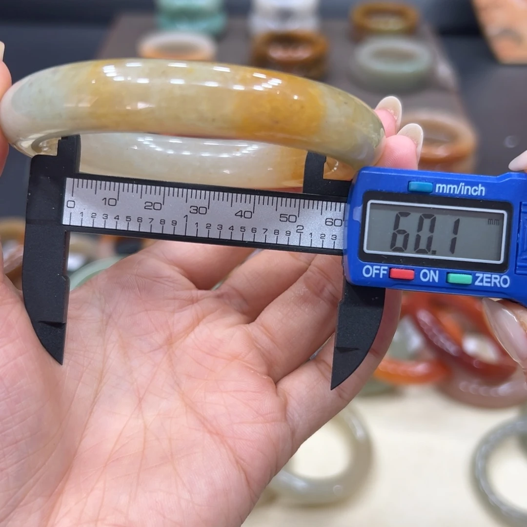 未镶嵌手镯石英质玉