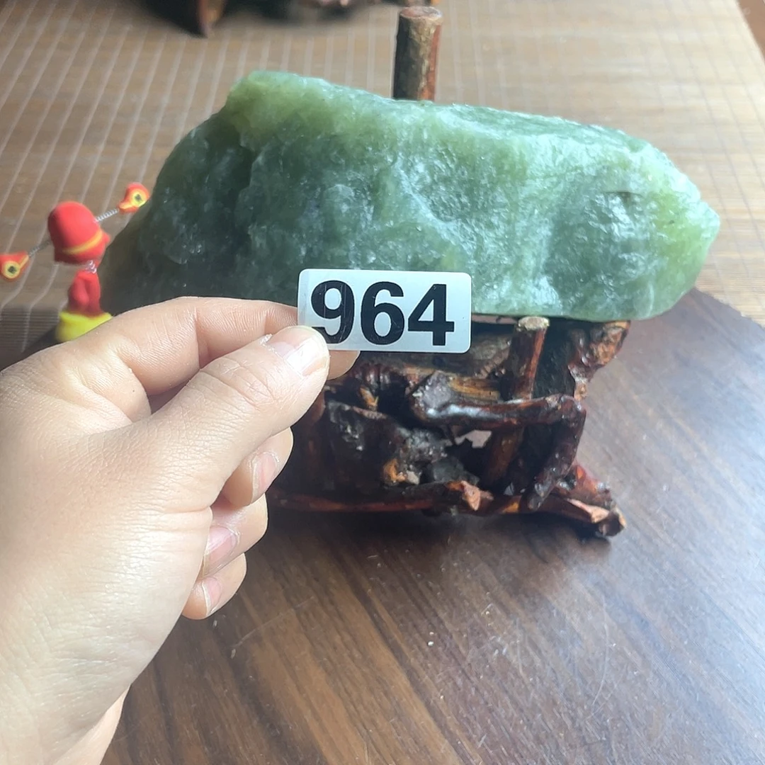 李***修蛇纹石玉未镶嵌珠宝奇石