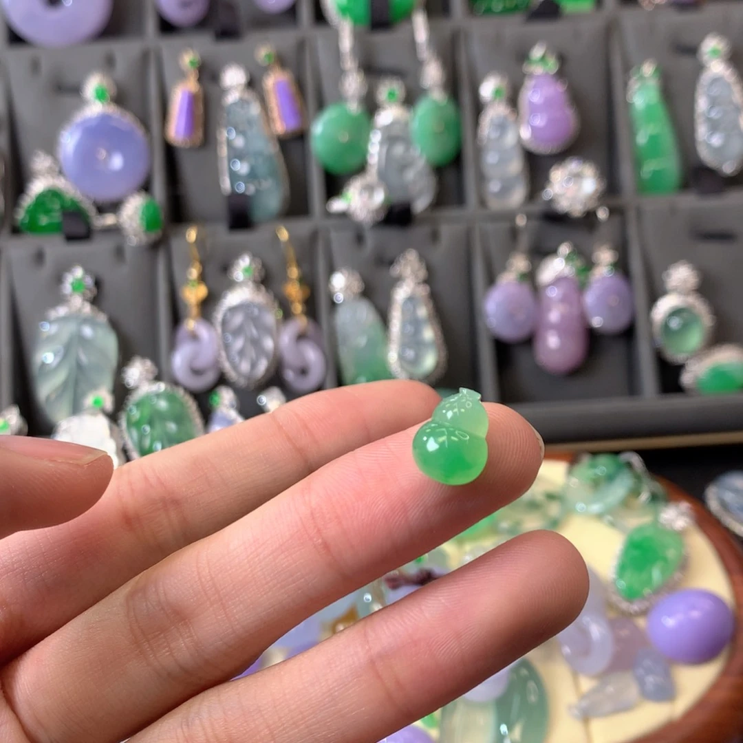 翡翠颈饰未镶嵌裸石