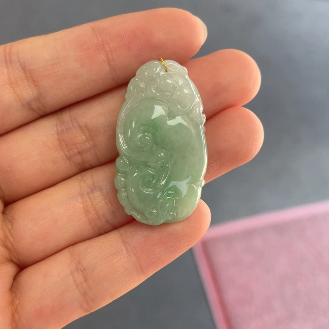 翡翠未镶嵌颈饰最****运如意