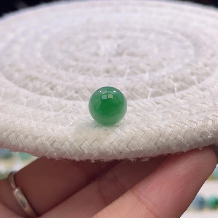 散珠翡翠特色阳绿圆珠卡9.4mm