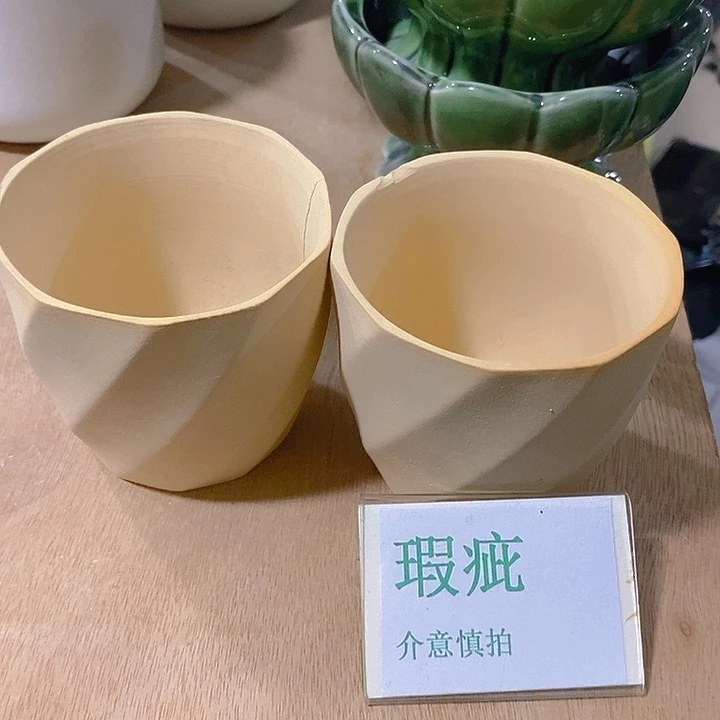 摆件多肉瑕疵盆有孔。