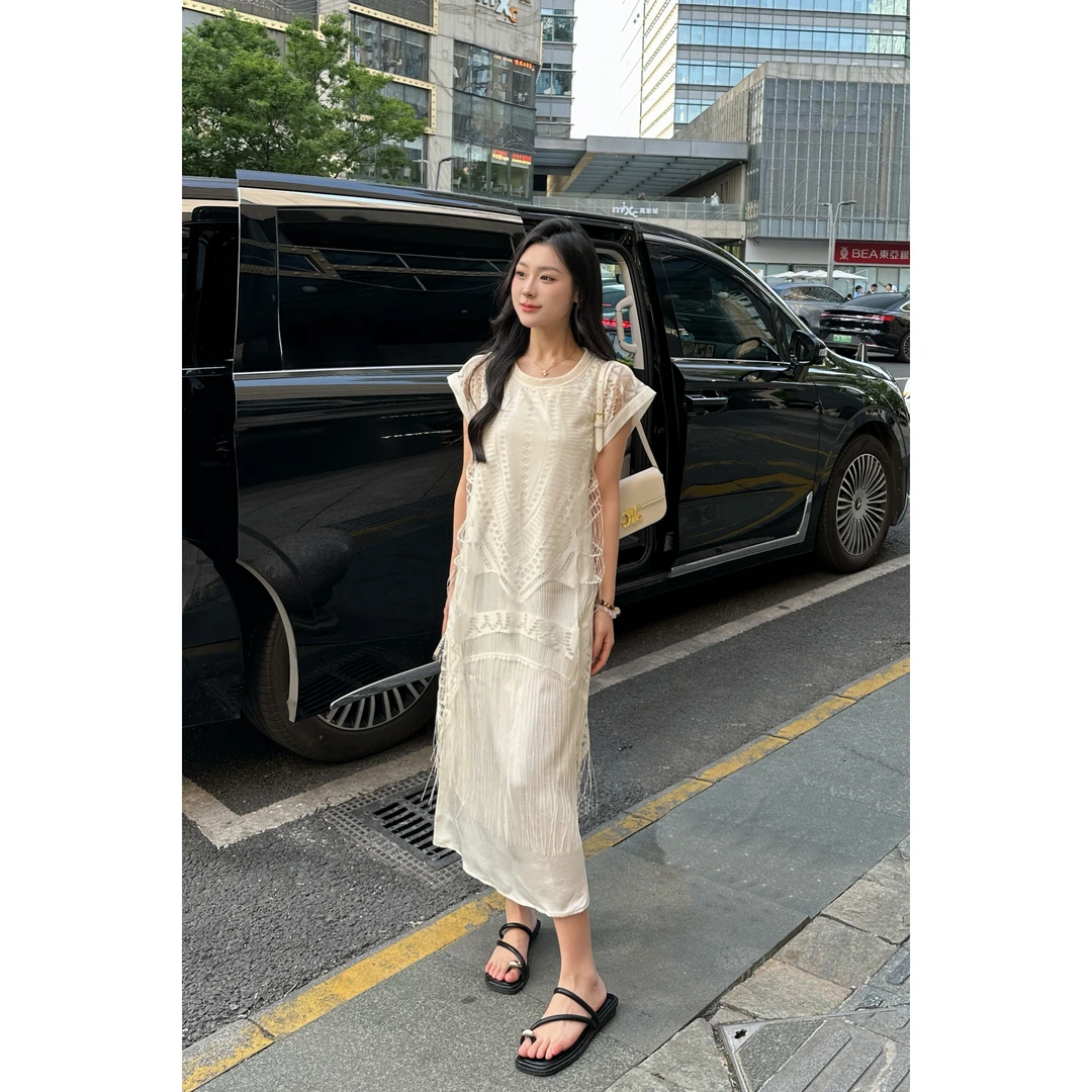 2025夏新款时尚洋气显瘦长裙法式气质镂空纯色圆领短袖连衣裙6901