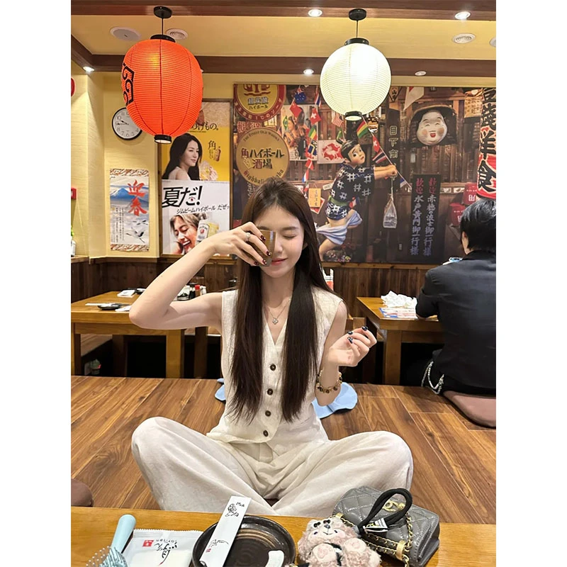 2025夏季时尚小众设计款显瘦修身穿搭无袖V领上衣宽松百搭长裤女