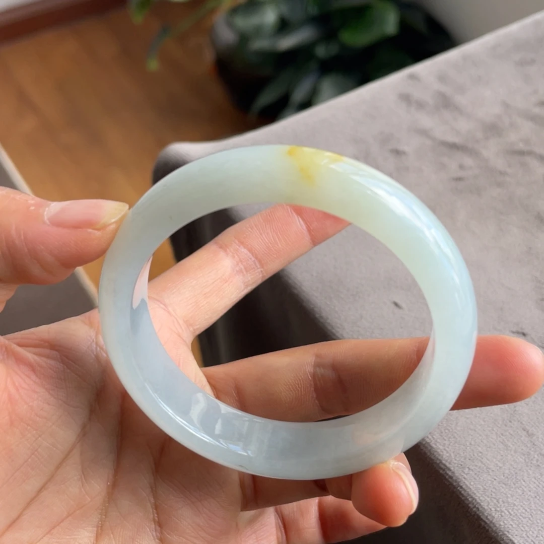未镶嵌手镯翡翠白底飘黄
