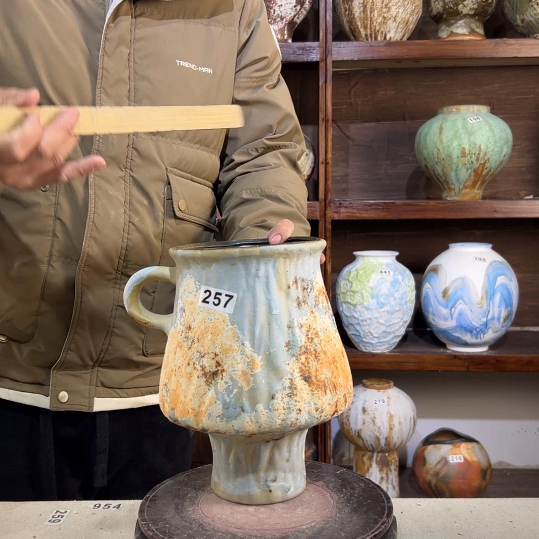 摆件257华庭街上釉的人太多