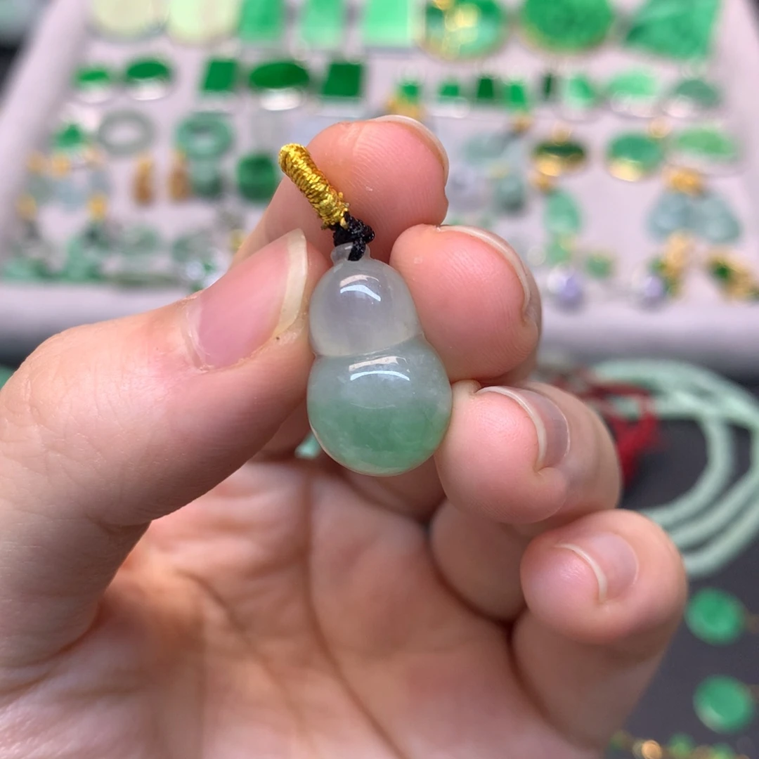 翡翠未镶嵌吊坠(不含链)有纹裂