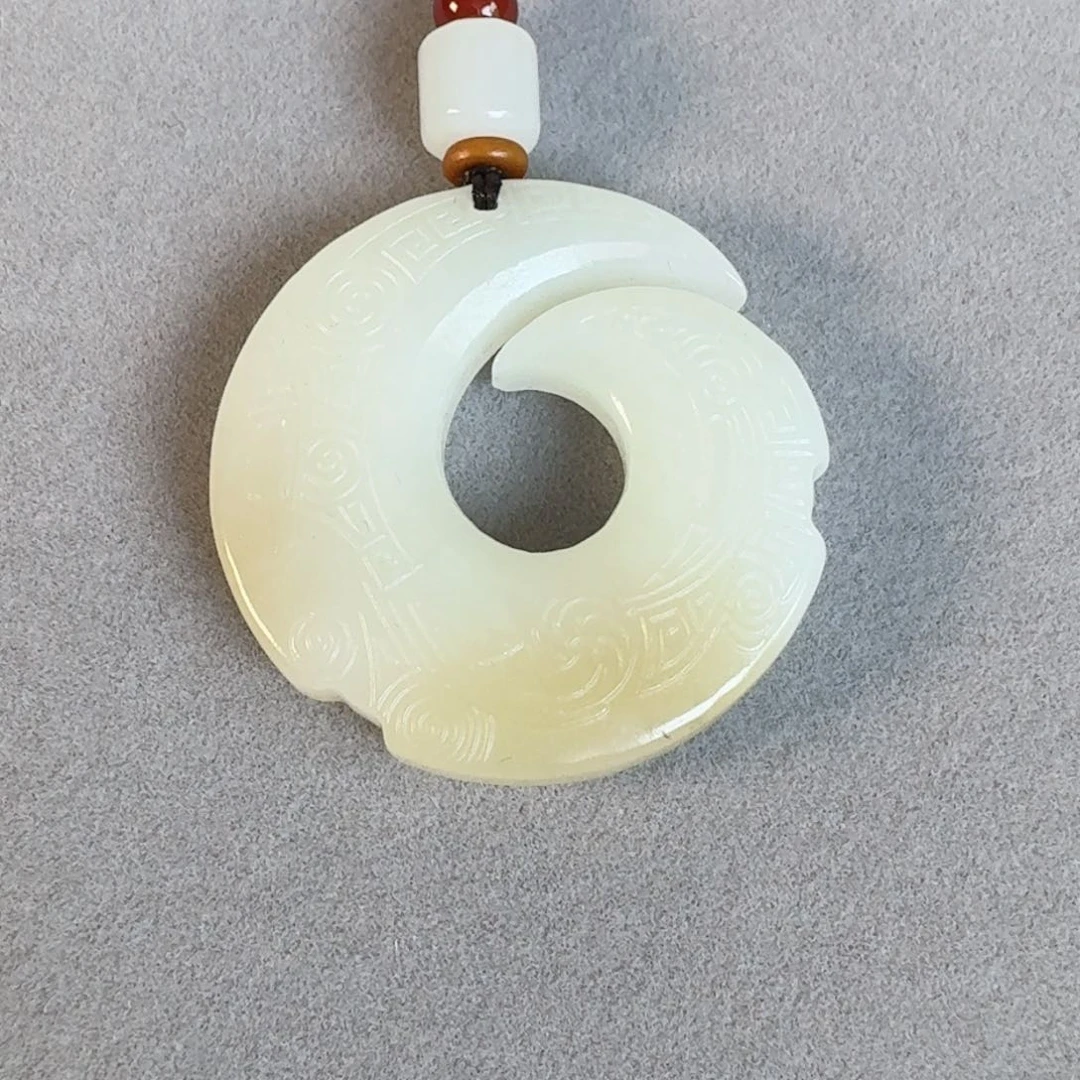 和田玉未镶嵌颈饰哈*哈