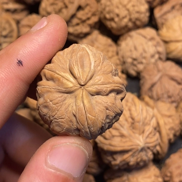 文玩核桃吊坠巍**敌文玩核桃异形单只