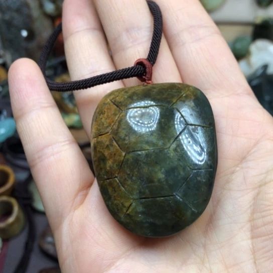 岫岩河磨玉（透闪石质玉）未镶嵌把件
