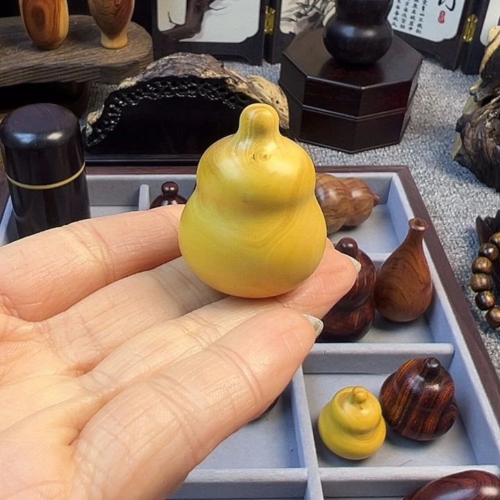 黄杨木奶黄色葫芦