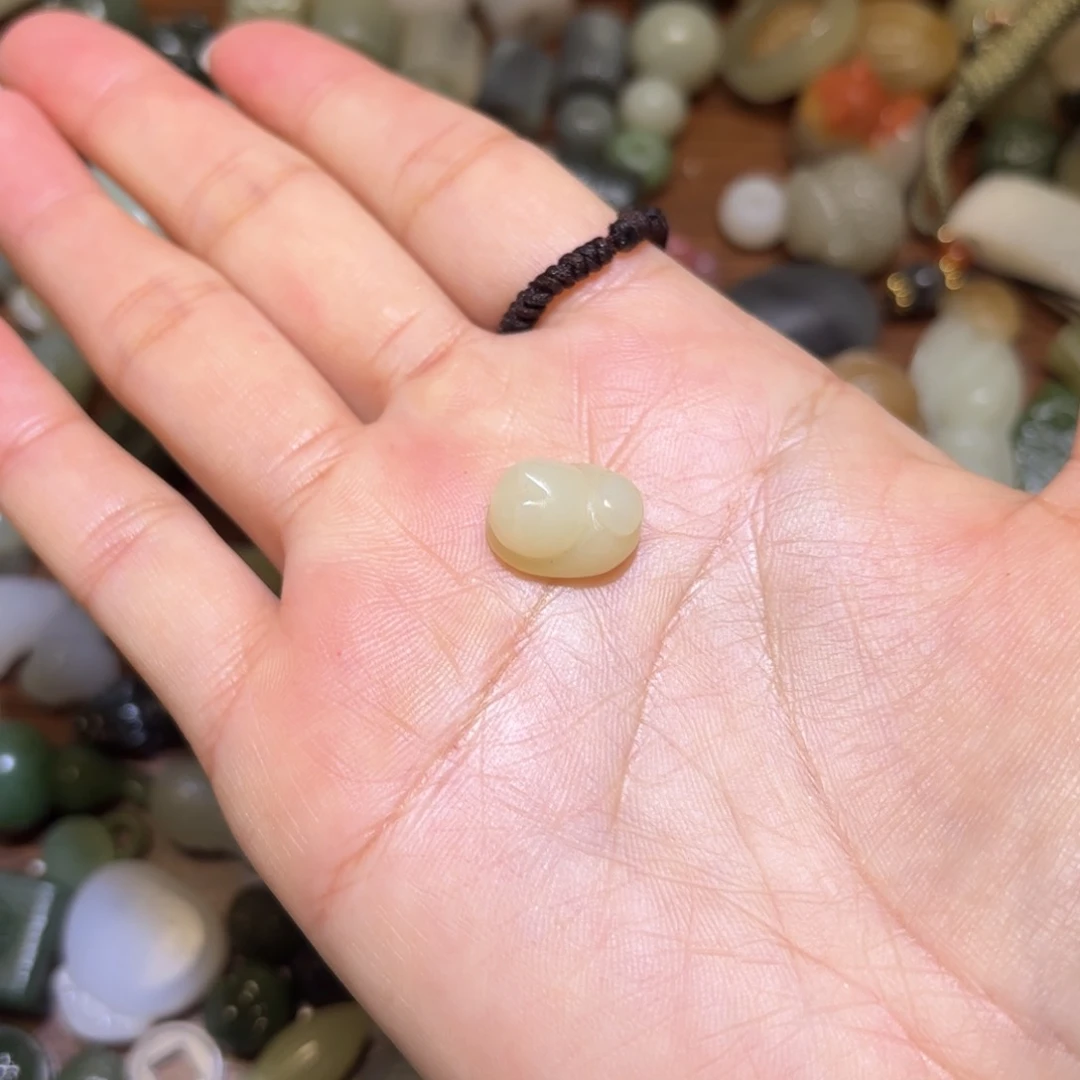 和田玉珠宝半成品未镶嵌清***?