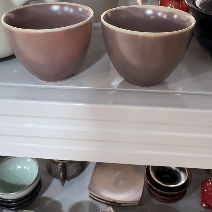主人杯一个，瓷。。品茗