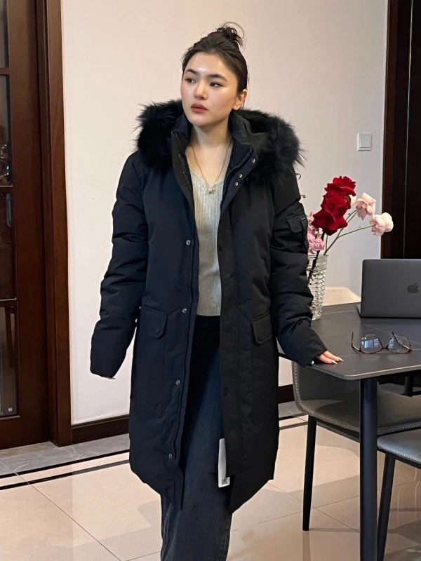 「ZJ」连帽长款外套黑色背后字母