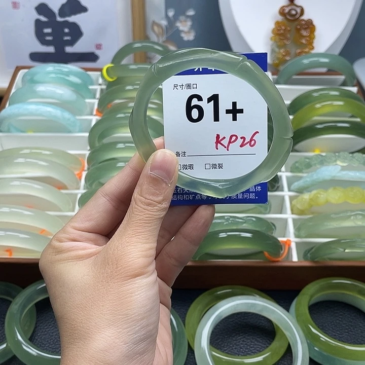 爱***！蛇纹石玉未镶嵌手镯