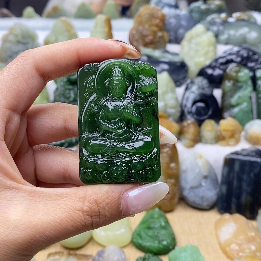 白***菲和田玉未镶嵌颈饰