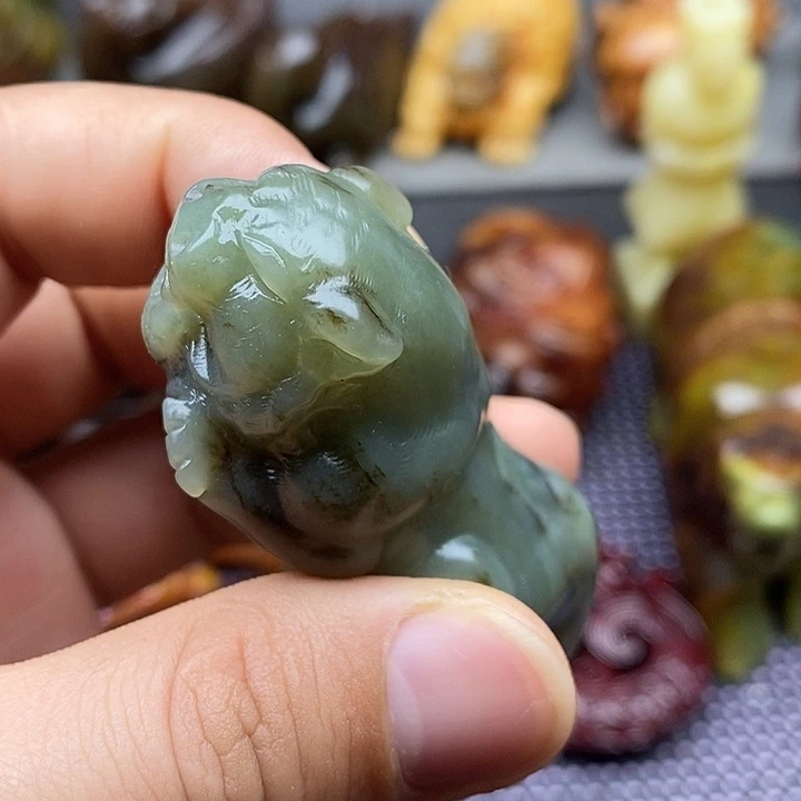 未镶嵌蛇纹石玉颈饰