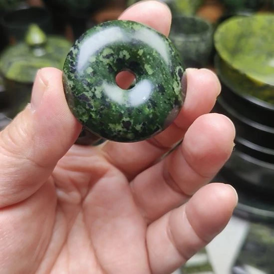 蛇纹石玉合金平安扣