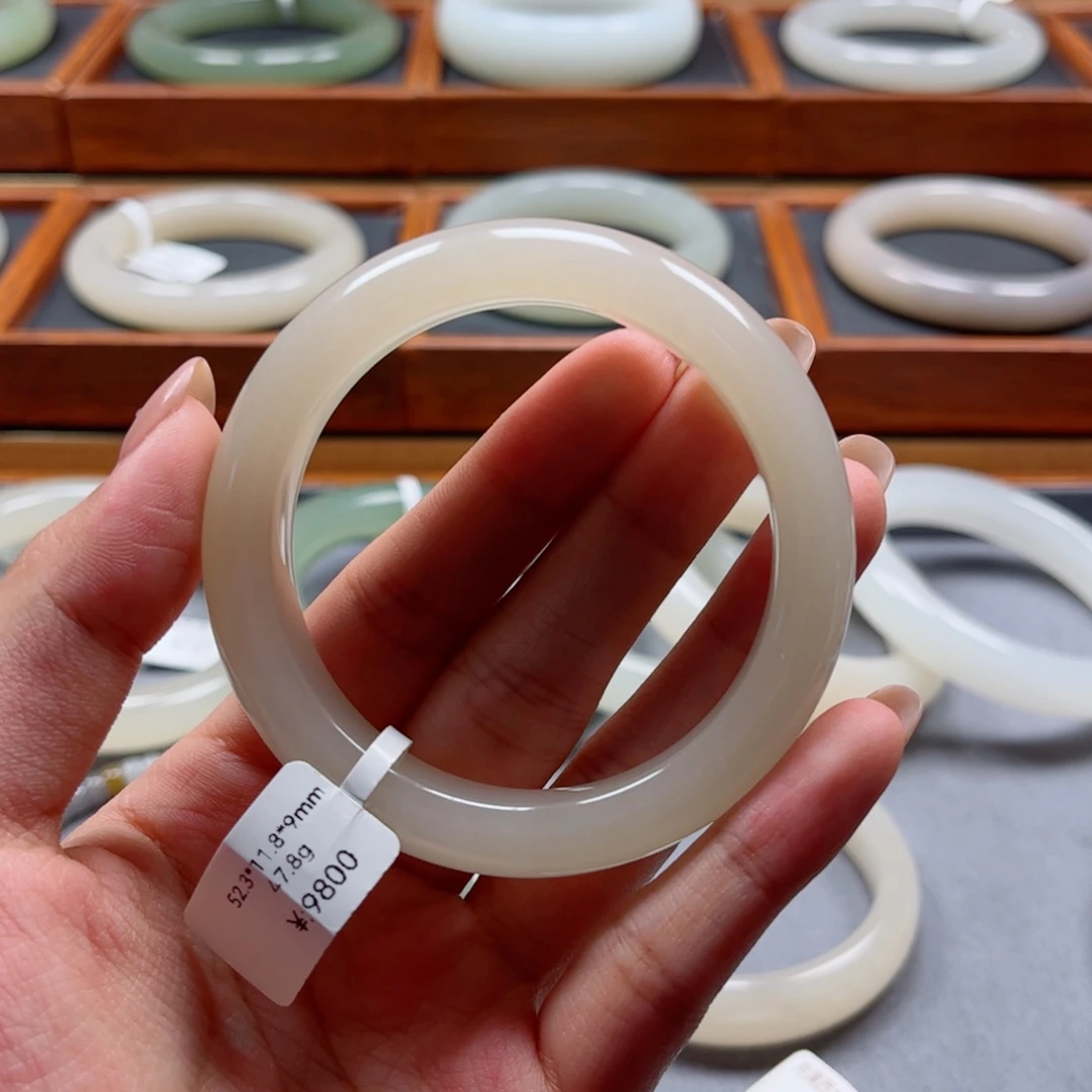 和田玉未镶嵌手镯