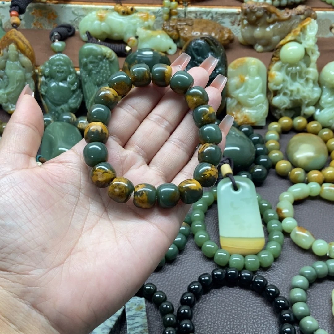 玉***儿岫岩老玉（透闪石质玉）未镶嵌吊坠(不含链)