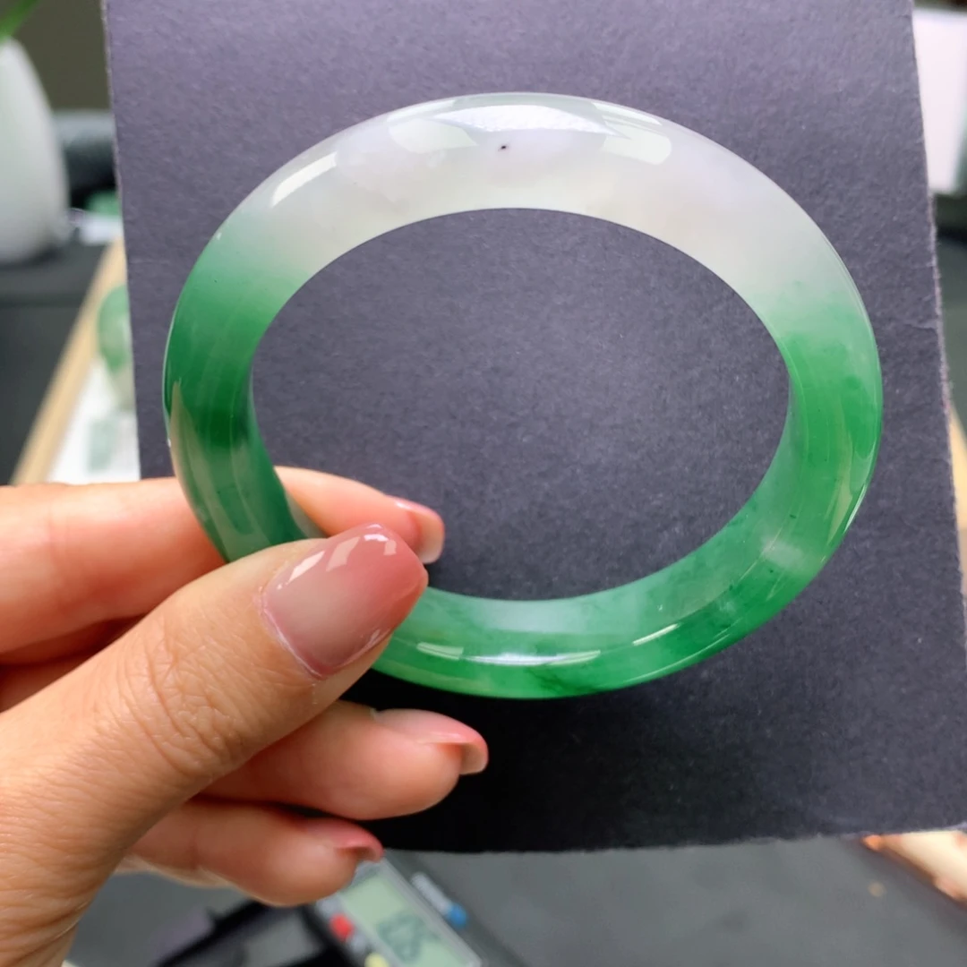 石英质玉（非洲翠）未镶嵌手镯