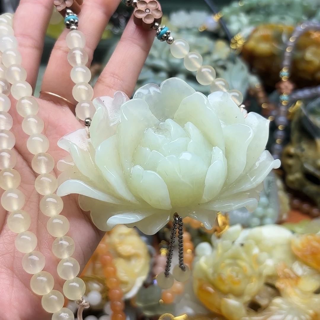 蛇纹石玉未镶嵌颈饰