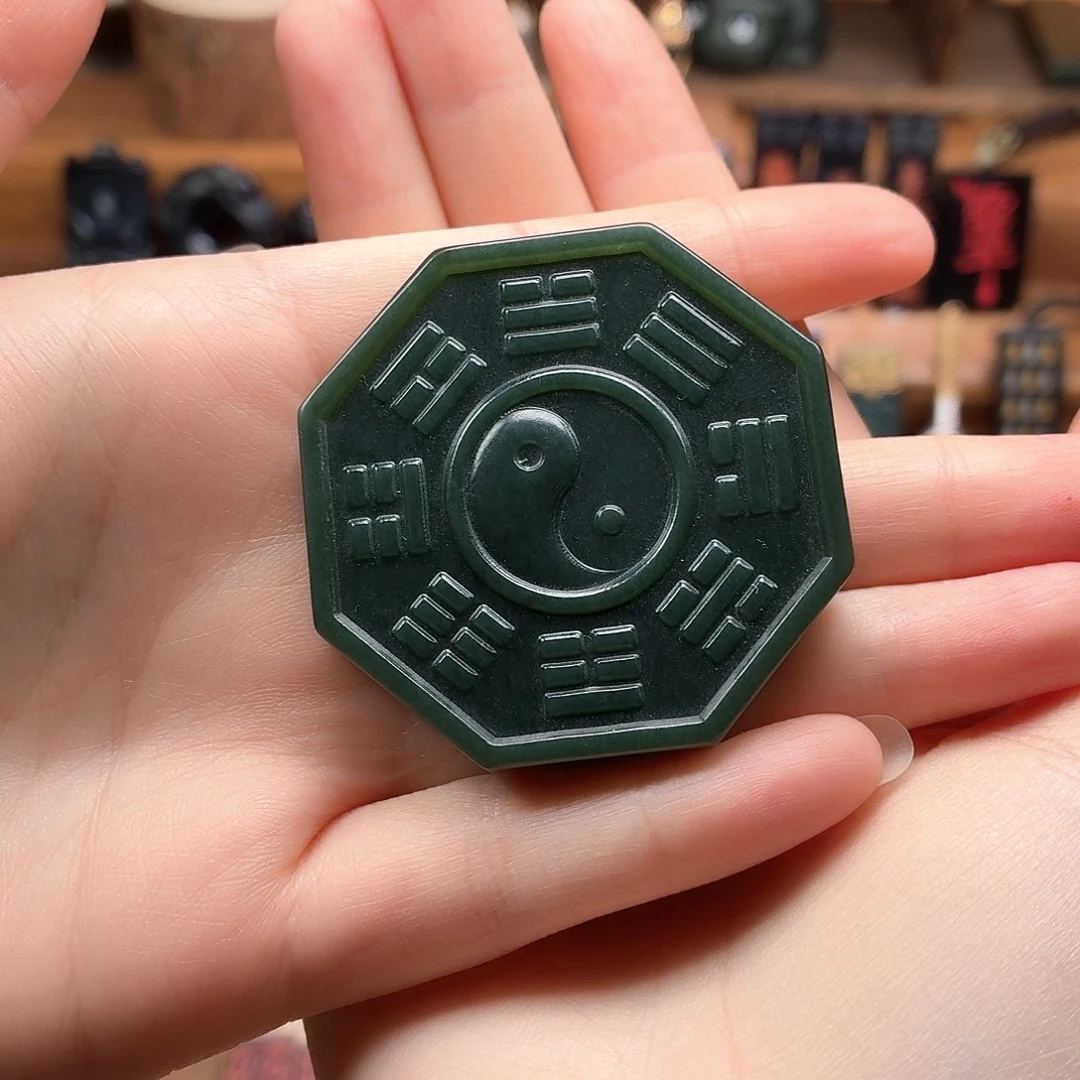 苏***德和田玉未镶嵌颈饰