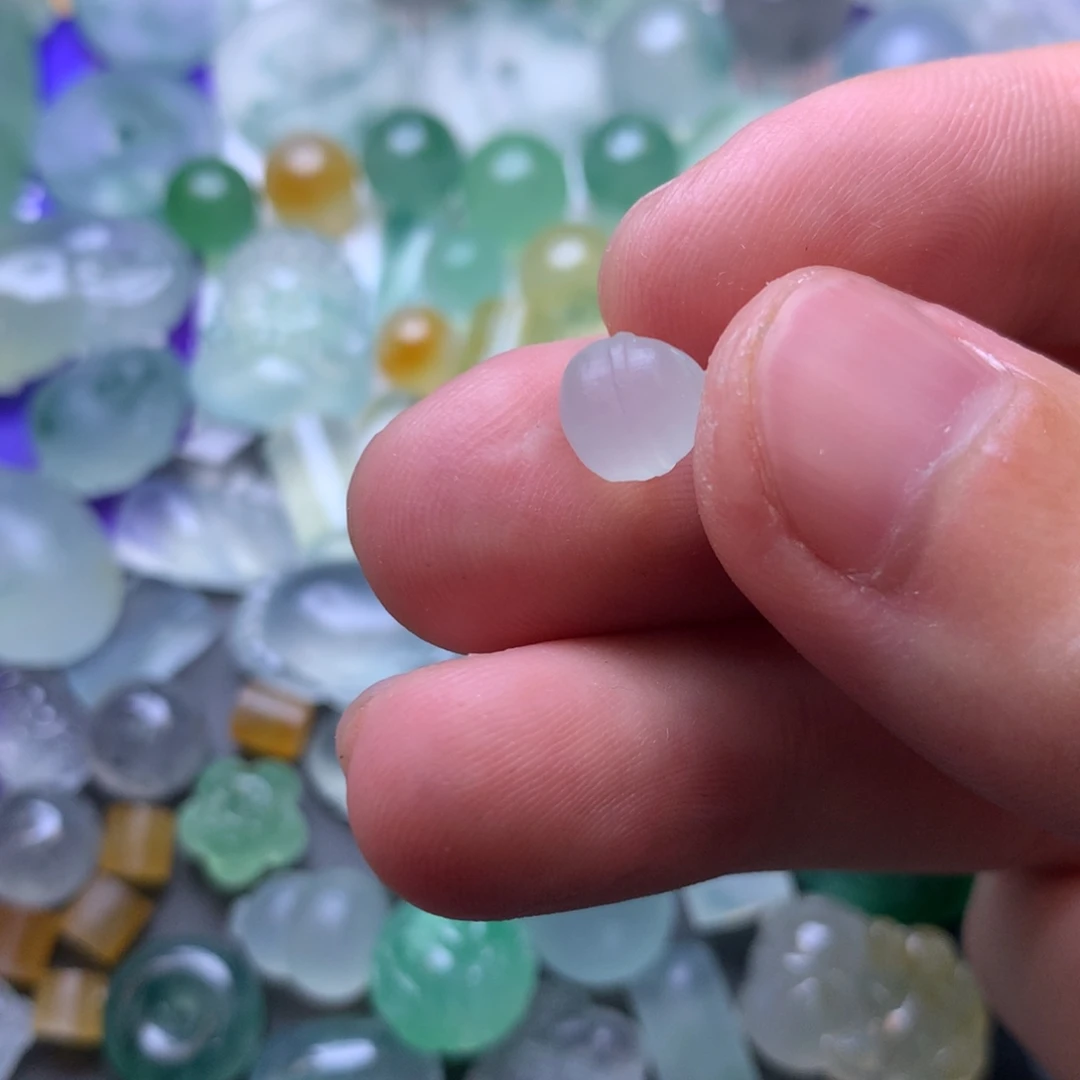 定制翡翠未镶嵌挂件