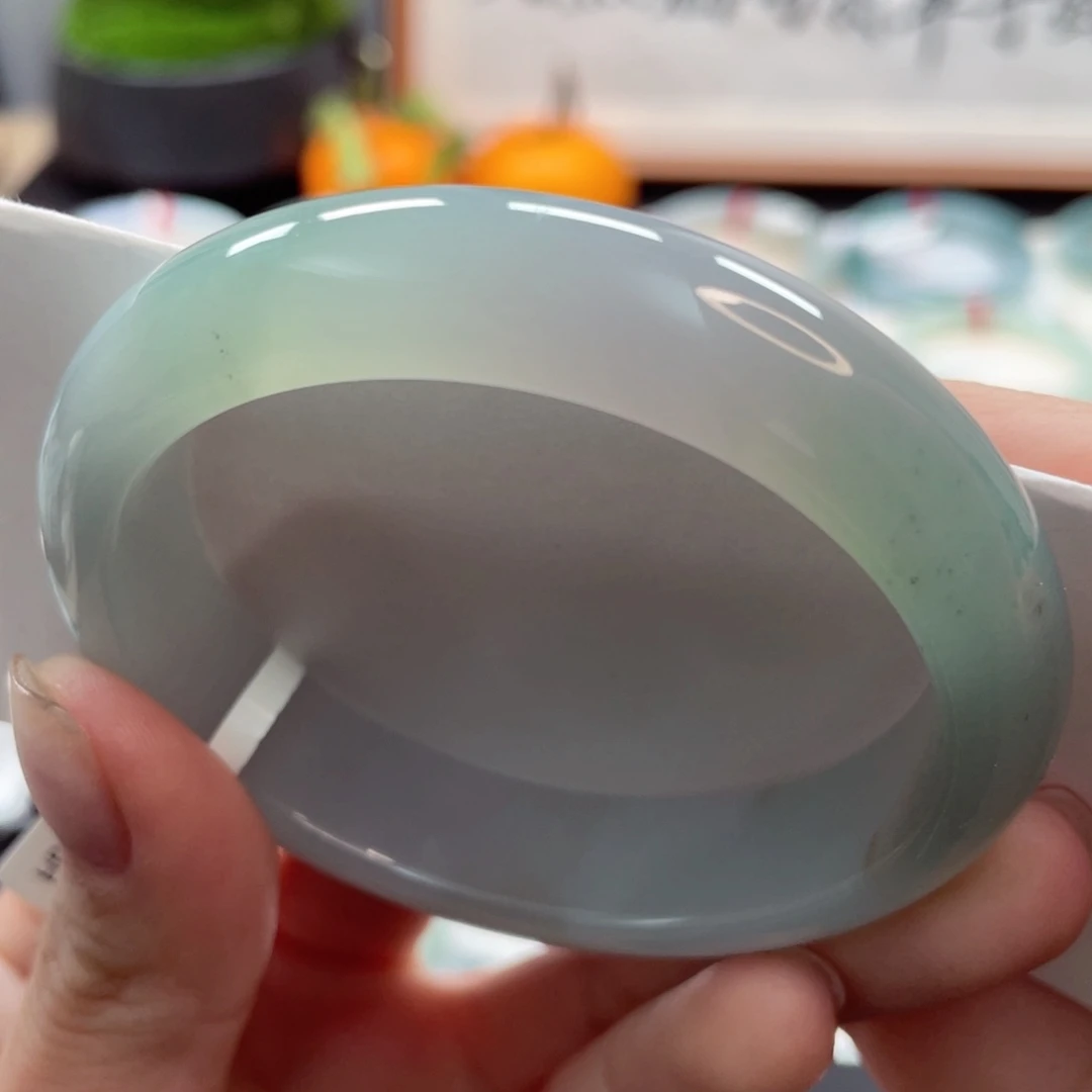 【闪购商品】翡翠手镯未镶嵌55贵妃胶润雪花棉38号