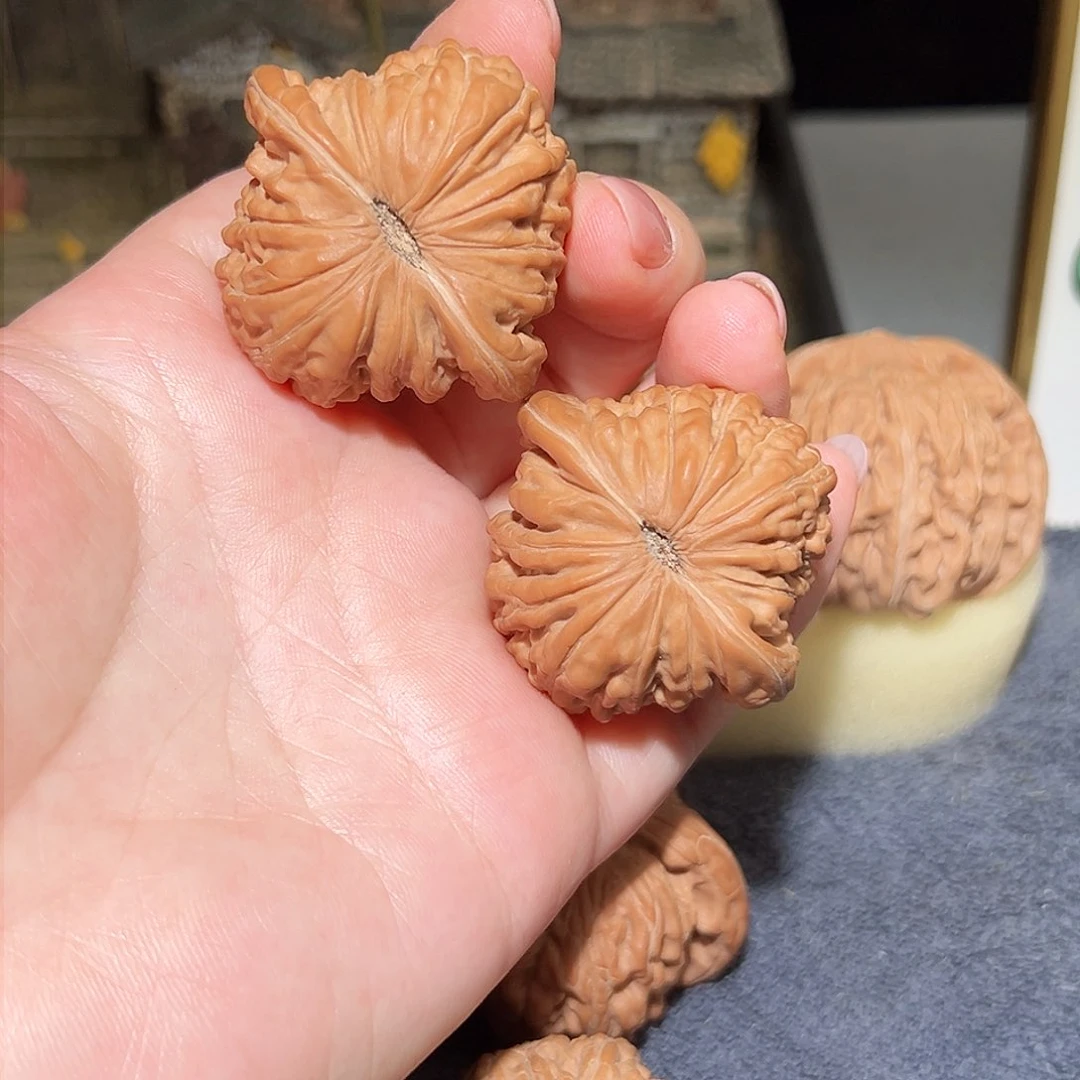 文玩核桃把件汉高楼40