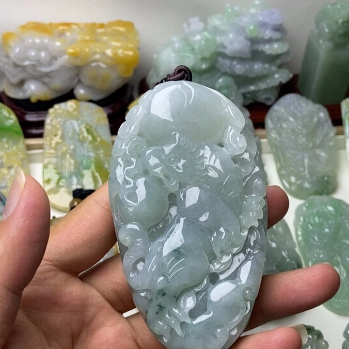 翡翠未镶嵌把件老虎