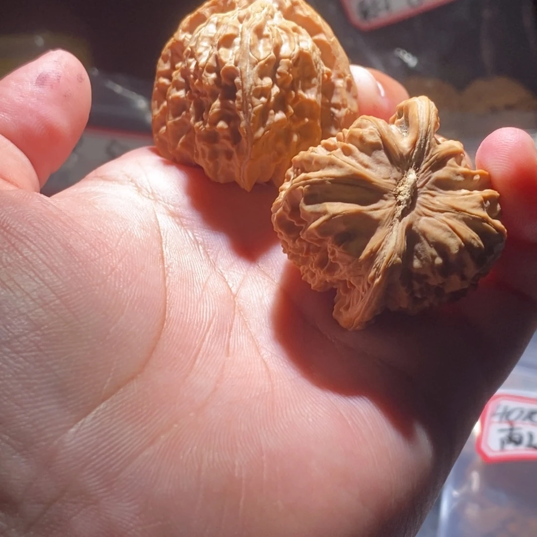 圆***冬吊坠文玩核桃41三角有水尖