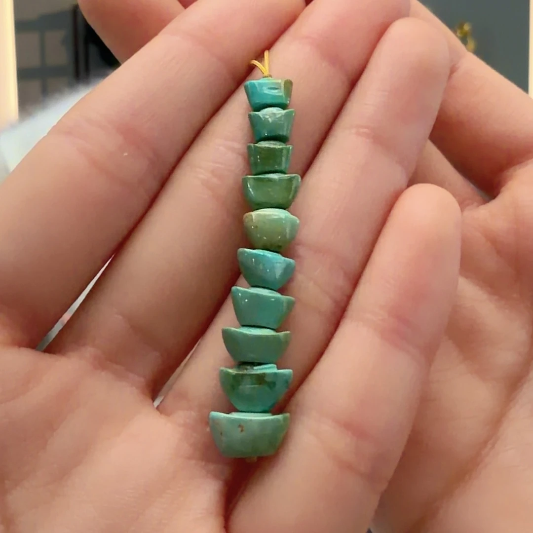 绿松石未镶嵌颈饰