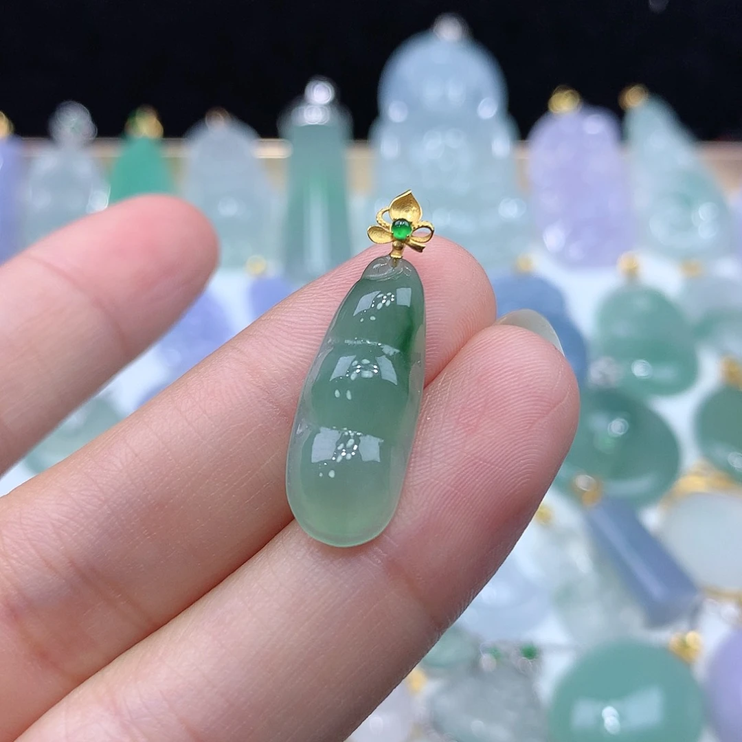 颈饰18K金镶嵌翡翠翡翠