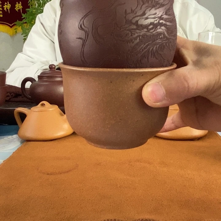 紫砂茶壶望****?2个紫砂壶主人杯