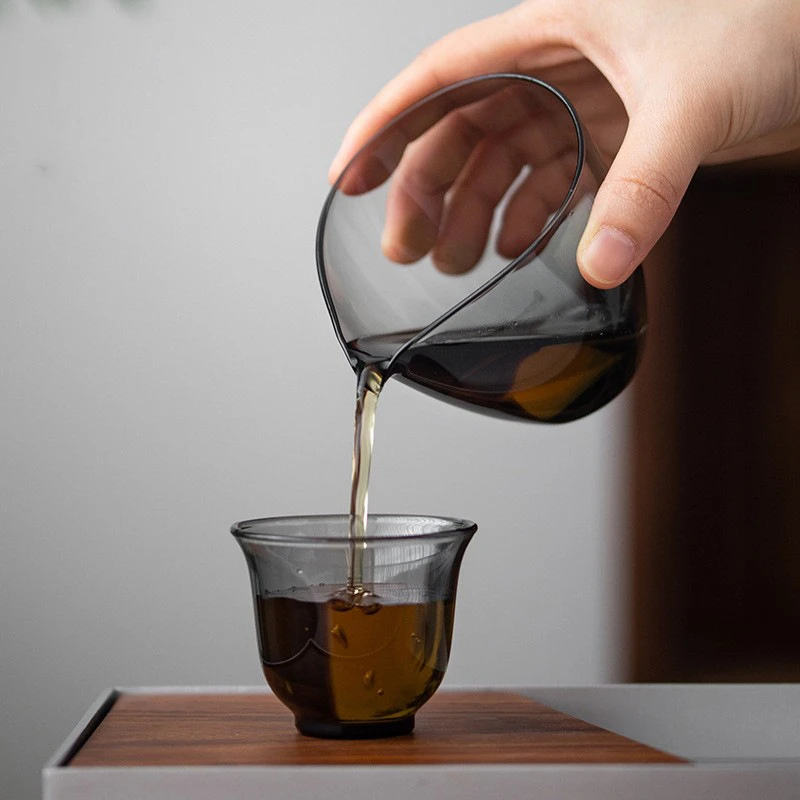 高硼硅玻璃公道杯烟灰色手工吹分茶器制家用耐热茶海功夫茶公杯