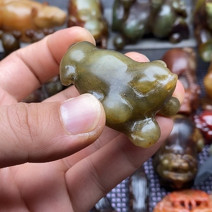 未镶嵌蛇纹石玉颈饰
