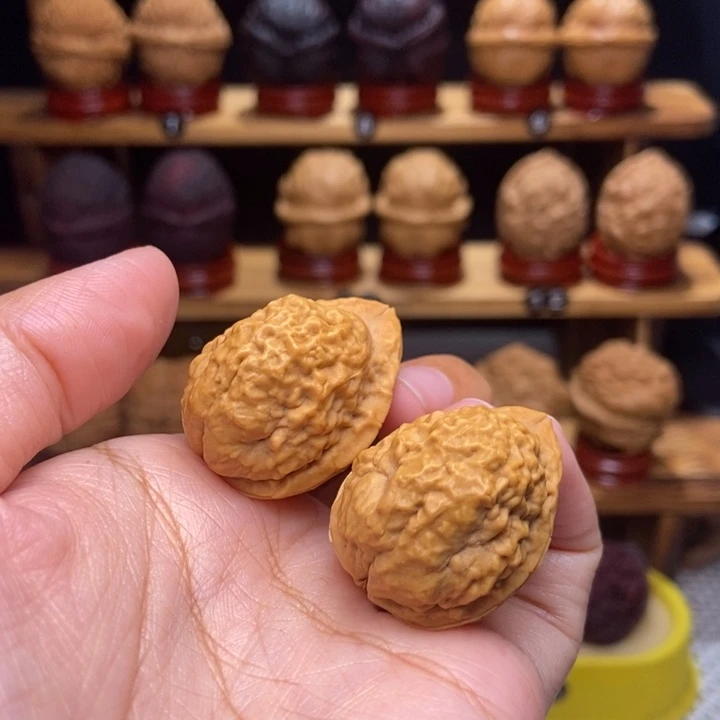 文玩核桃吊坠东**就羊头舍利93