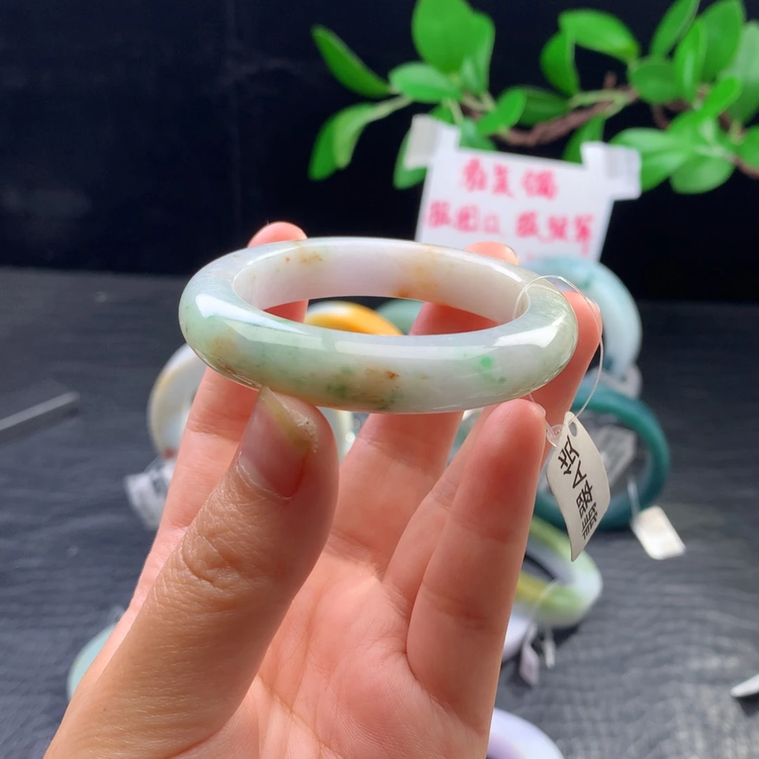 定制翡翠未镶嵌手镯