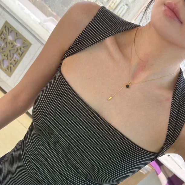 钛钢项链 锁骨链精致~黑➕白双面佩戴小花抽拉项链